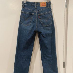 Levi's Ribcage Straight Jeans in Medium Wash, Size 25